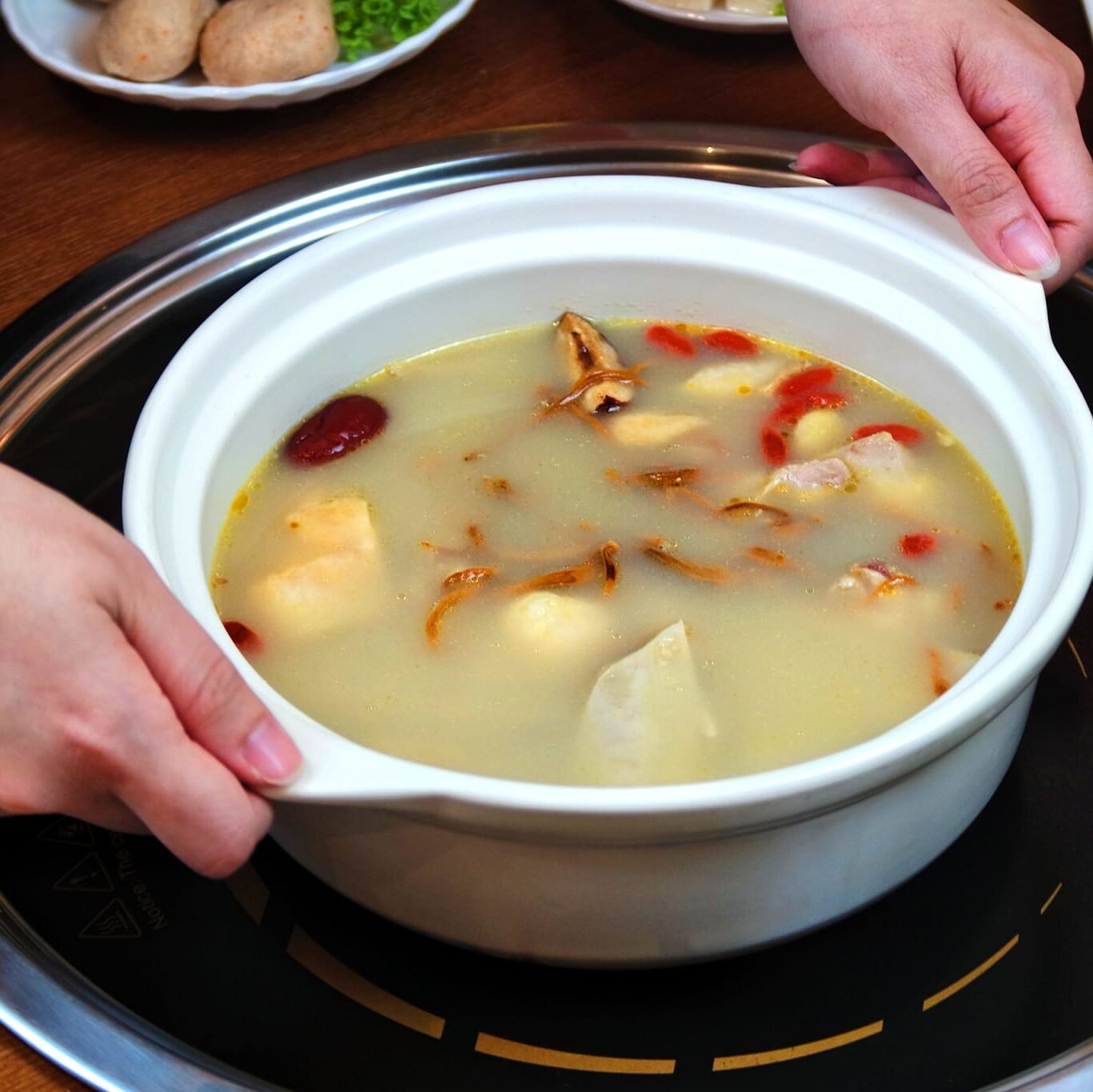 【 玖鼎猪肚鸡火锅 Iskandar Puteri 】